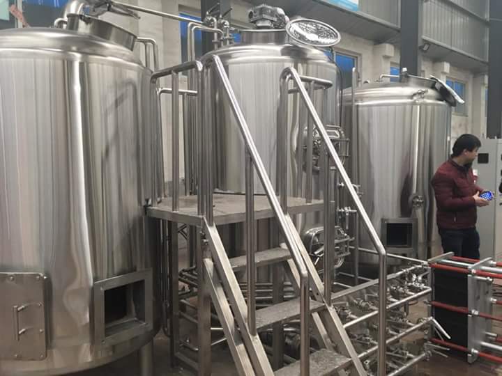 <b>Microcervecería de 7 bbl y sistema</b>
